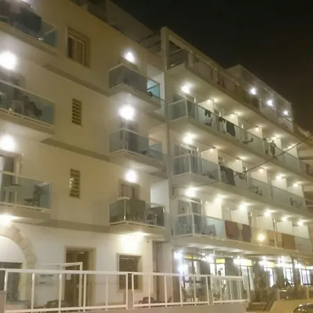 Planet Blue Hotel 3*